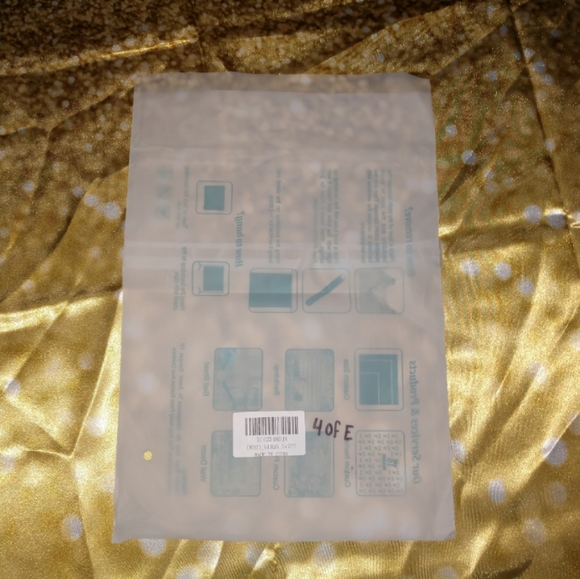 Decorative backdrop cloth with the design shown will come unopened (4E) - Picture 3 of 16